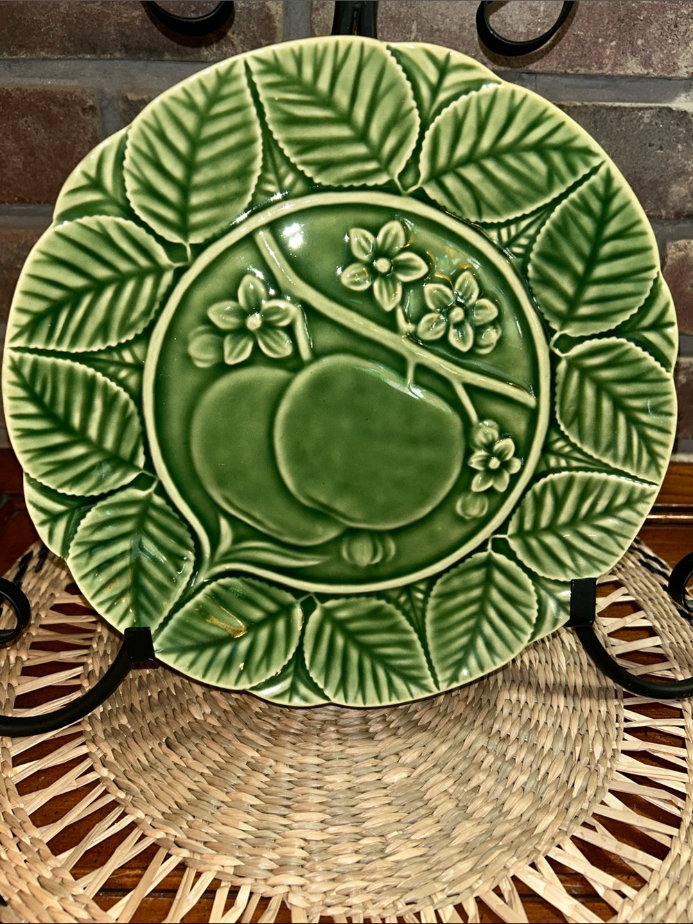 Bordello Pinheiro 9.5” Green Majolica Leaf and Apples Plate Made in Portugal